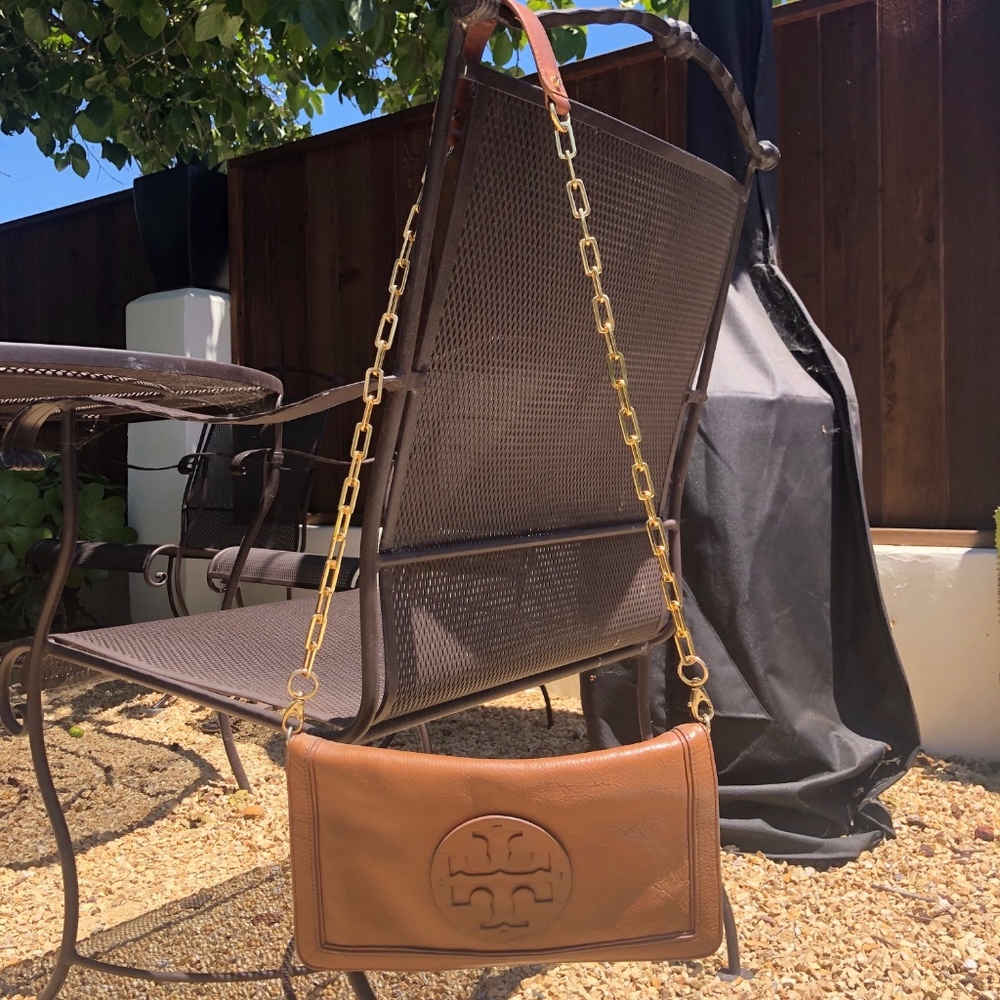 AUTHENTIC Tory Burch leather crossbody/clutch
